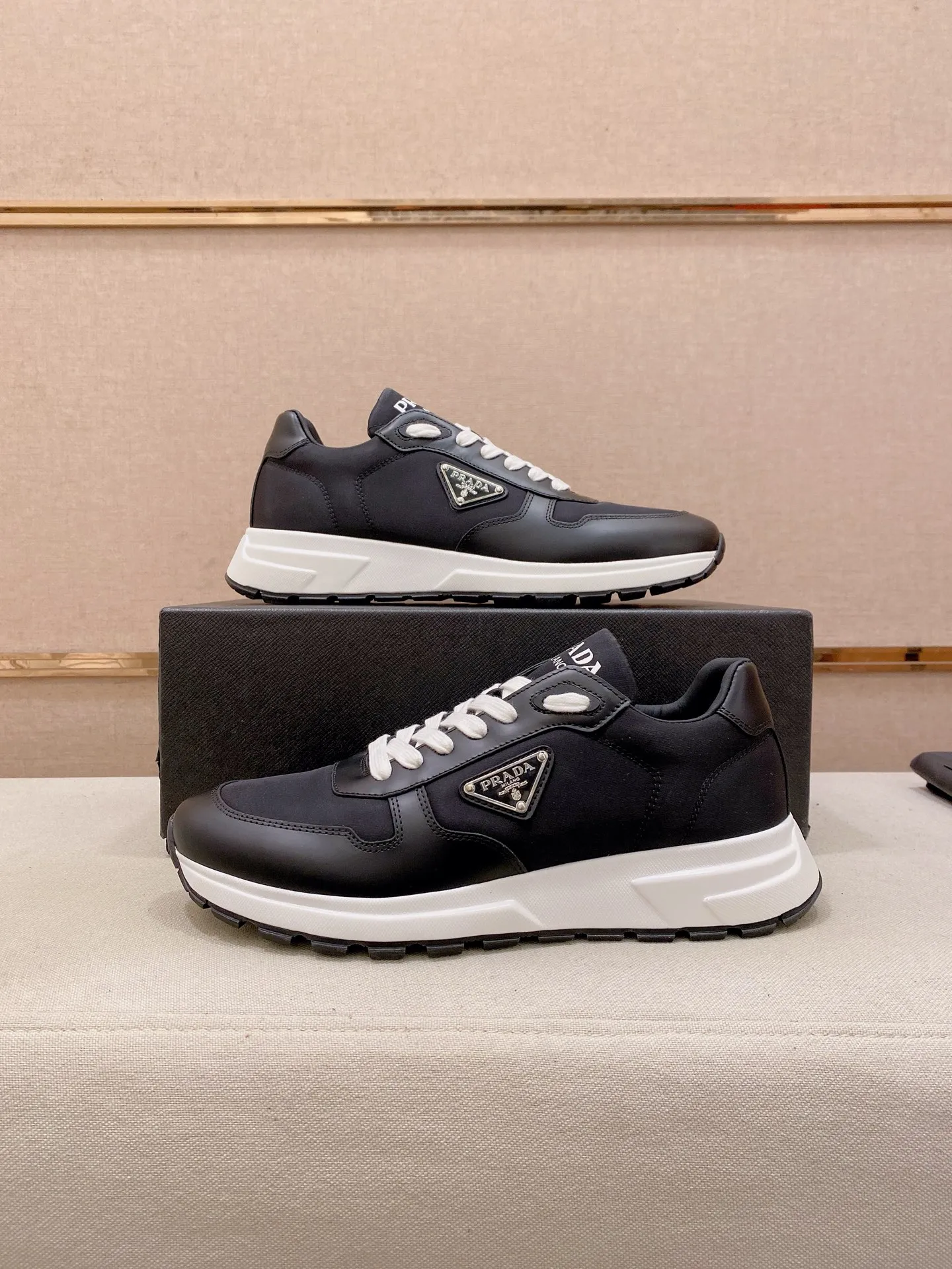Factory price 600💰 ✔️✔️✔️Higher version High-quality new PRADA (Prada) counters are on the market at the same time. The new men's shoes and 😘fabrics are made of selected first-layer cowhide with superb craftsmanship. Lining: Full cowhide lining. 👍🏿 High-end ☄️ air-cushion molded anti-slip rubber outsole, exquisite lines, simple and elegant, comfortable and high-end for leisure travel. Code number: 38 to 44. 45.46 customized